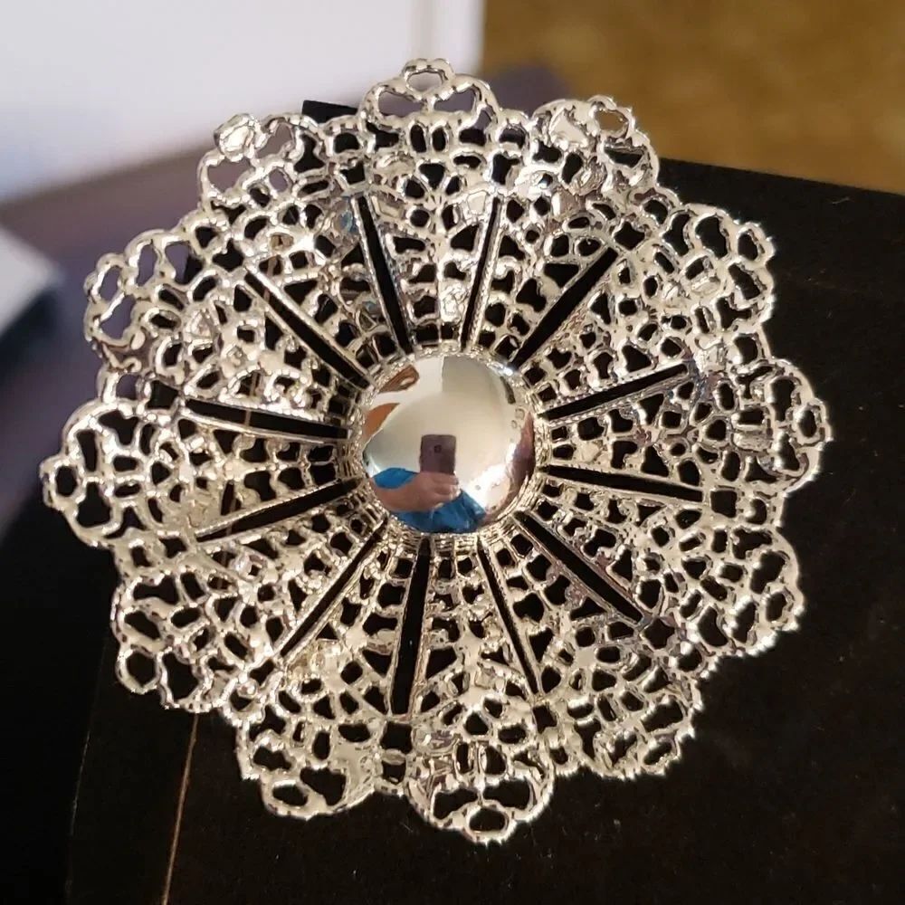 Vintage Sarah Coventry Silvertone Filigree Flower Clip Earrings - Picture 2 of 10